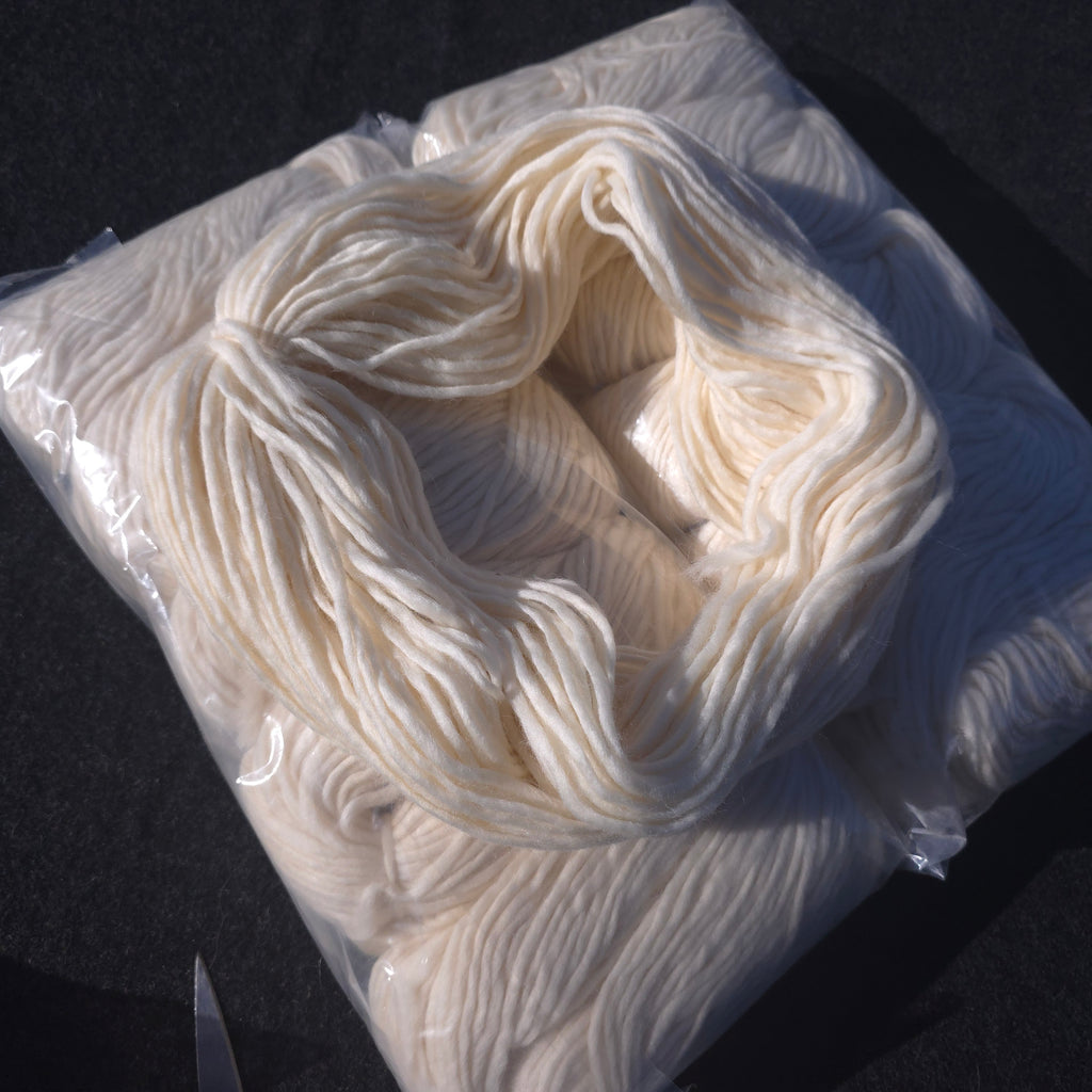 undyed roving yarn Bulky 100% Fine Merino Wool (Copy)