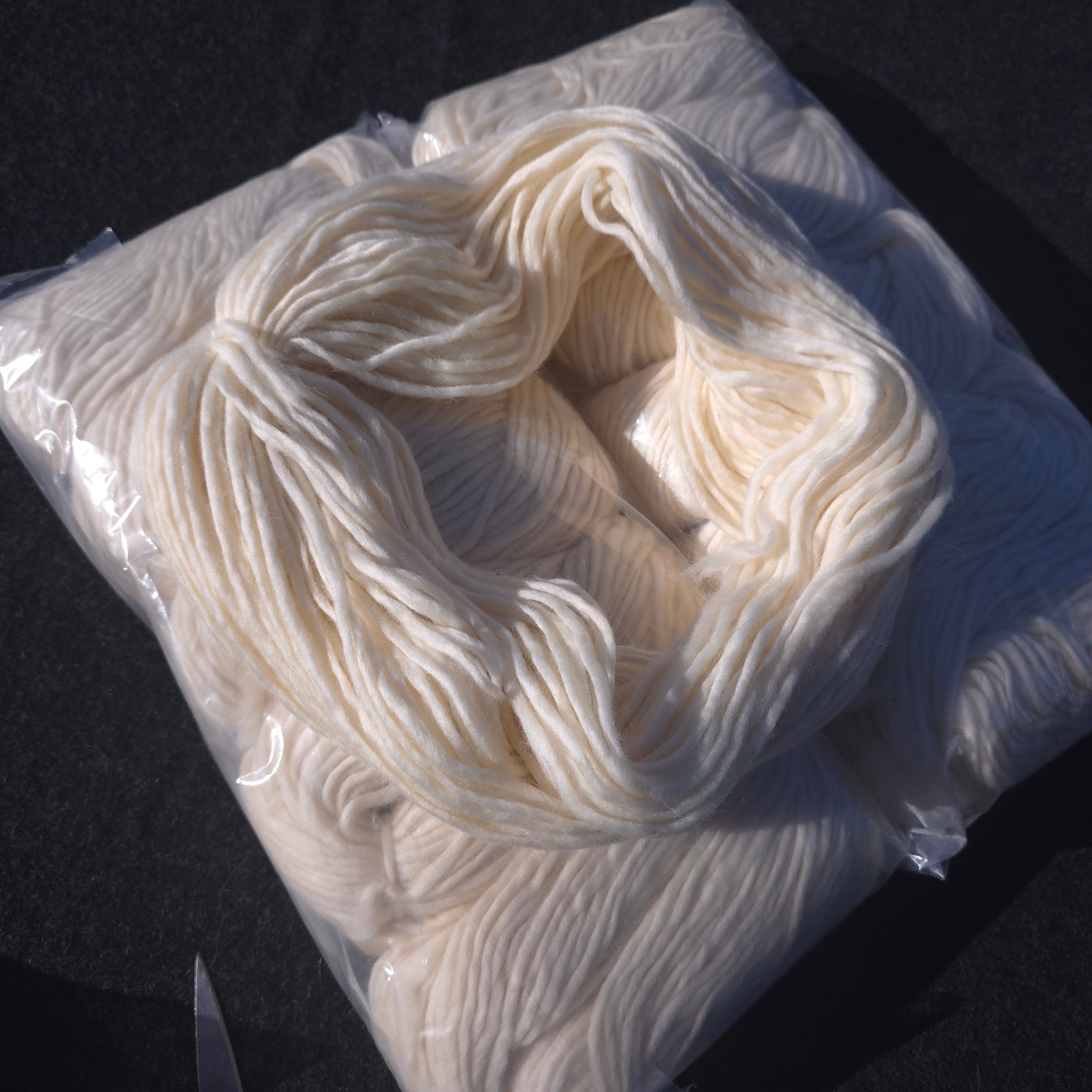 undyed roving yarn Bulky 100% Fine Merino Wool (Copy)