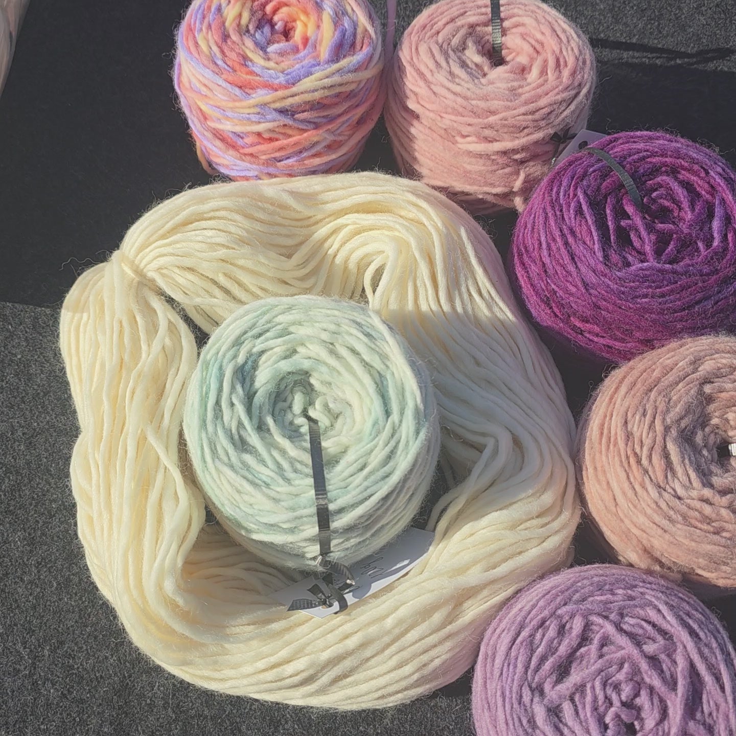 undyed roving yarn Bulky 100% Fine Merino Wool (Copy)